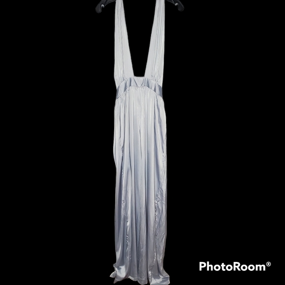 Nwt nasty gal oh what a night satin halter jumpsuit pale blue silver size 6 - Picture 4 of 14